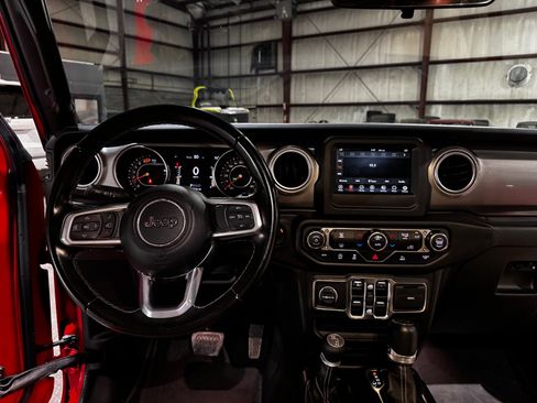 Used 2021 Jeep Wrangler Unlimited Sahara AWD/4WD image 28