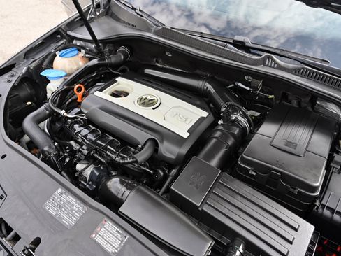 Used 2009 Volkswagen GTI 2-Door image 28