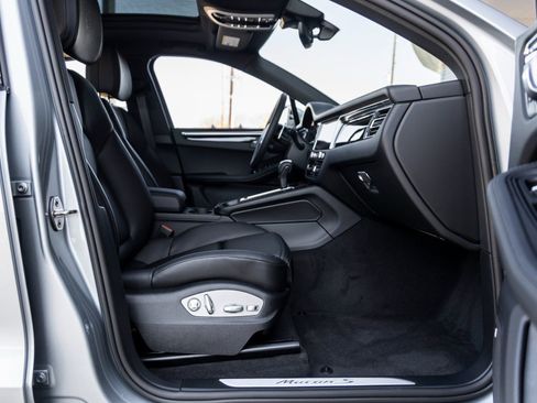 Certified 2025 Porsche Macan S image 43
