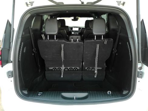 Used 2025 Chrysler Pacifica Select FWD image 26