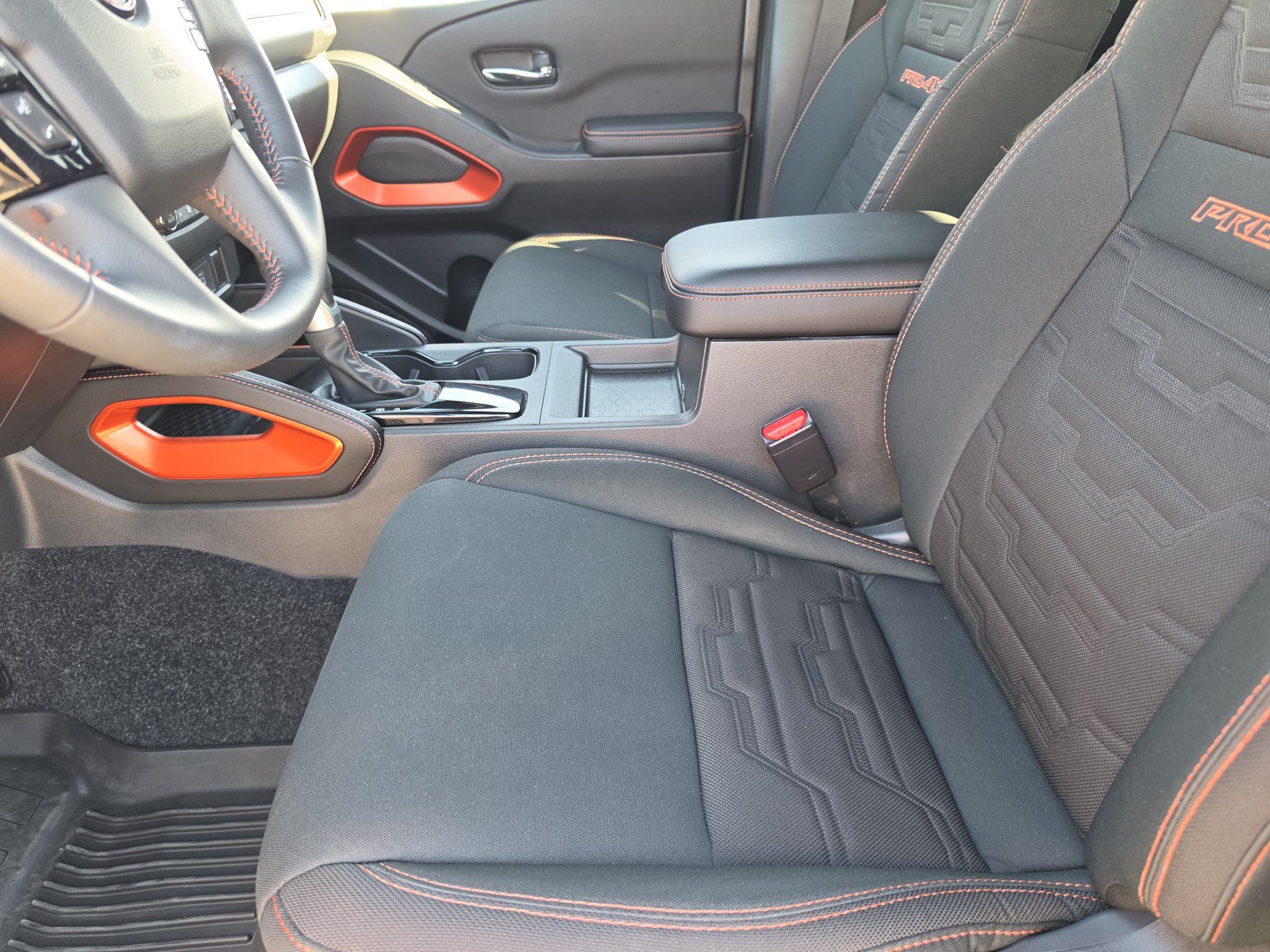 Used 2025 Nissan Frontier PRO-4X w/ Interior Protection Package AWD/4WD image 12