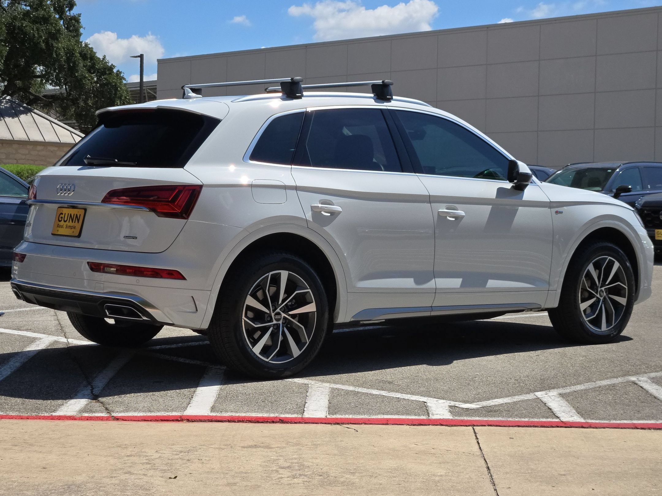 Used 2024 Audi Q5 2.0T Premium Plus w/ Premium Plus Package AWD/4WD image 3