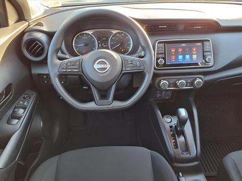 Used 2025 Nissan Kicks Play S image 5