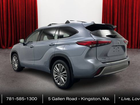 Certified 2021 Toyota Highlander Platinum AWD/4WD image 7