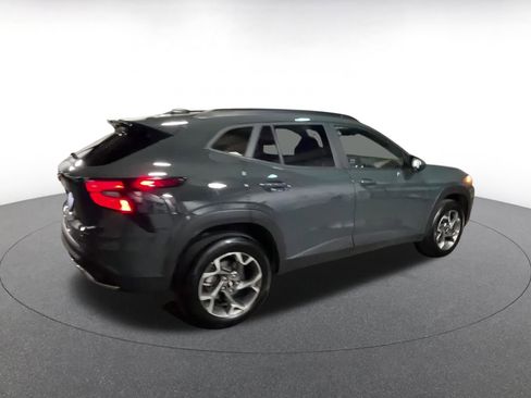 Used 2025 Chevrolet Trax LT image 15