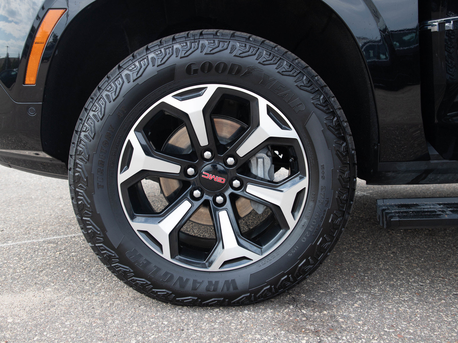 Used 2026 GMC Yukon AT4 w/ AT4 Premium Plus Package AWD/4WD image 34