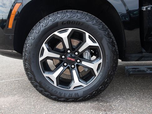 Used 2026 GMC Yukon AT4 w/ AT4 Premium Plus Package AWD/4WD image 34