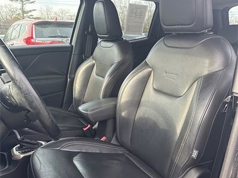 Used 2016 Jeep Renegade Limited image 9