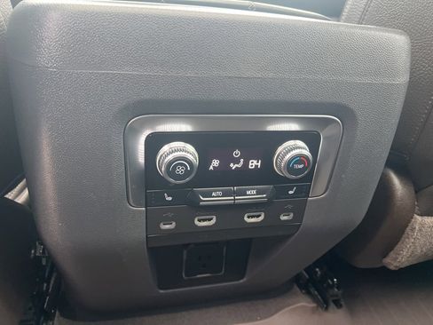 Used 2021 GMC Yukon Denali w/ Denali Premium Package image 14