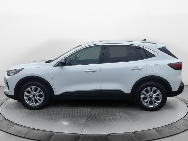 Used 2023 Ford Escape Active w/ Tech Pack #1 AWD/4WD image 2