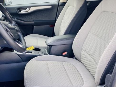 Used 2020 Ford Escape SE image 10