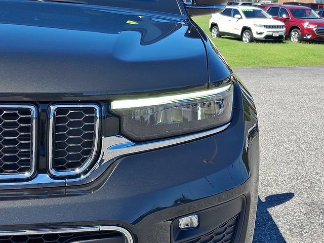 Used 2024 Jeep Grand Cherokee Overland w/ Luxury Tech Group IV AWD/4WD image 9