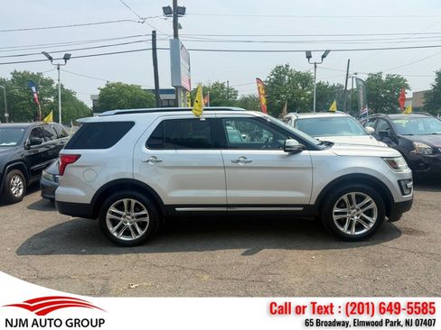 Used 2017 Ford Explorer Limited w/ Equipment Group 301A AWD/4WD image 2