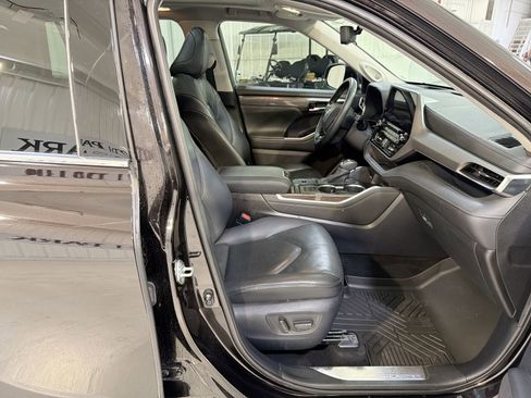 Used 2020 Toyota Highlander Platinum image 30