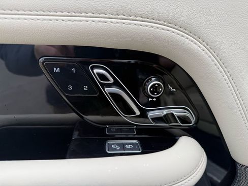 Used 2019 Land Rover Range Rover HSE image 16