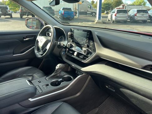 Used 2022 Toyota Highlander XLE image 36