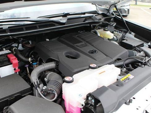 Certified 2025 Toyota Tundra SR5 AWD/4WD image 39