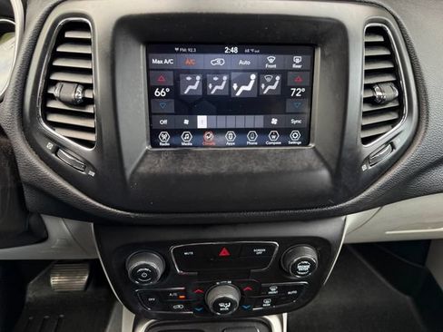 Used 2019 Jeep Compass Latitude w/ Popular Equipment Group AWD/4WD image 8
