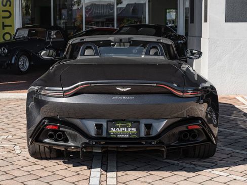 Used 2021 Aston Martin V8 Vantage Roadster image 20