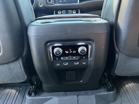 Used 2023 GMC Yukon XL Denali Ultimate AWD/4WD image 19