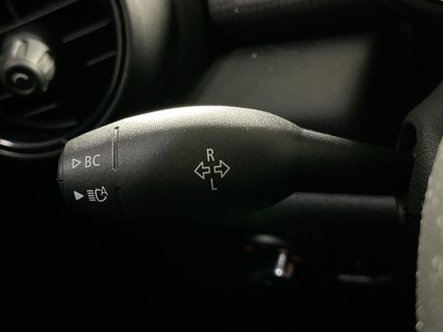 Used 2021 MINI Cooper 4-Door Hardtop image 29