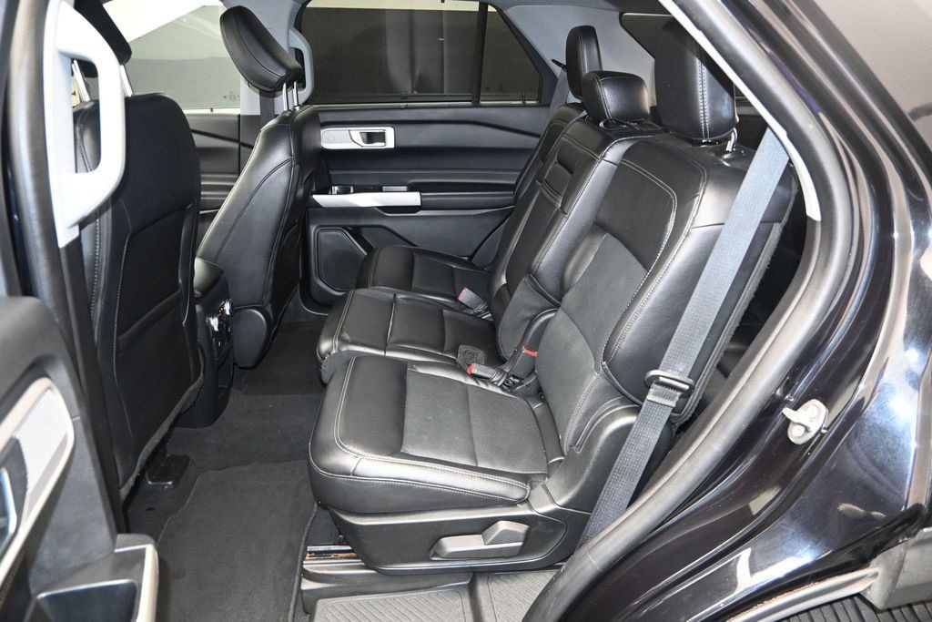 Used 2021 Ford Explorer Limited w/ Equipment Group 301A AWD/4WD image 16