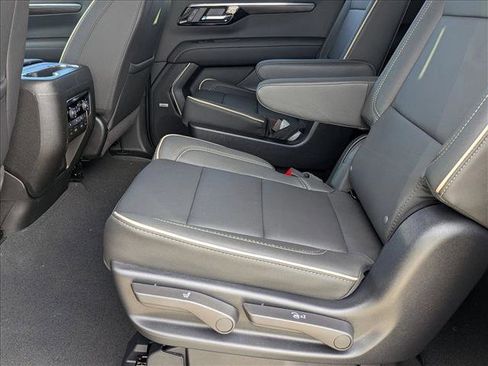 New 2025 Chevrolet Suburban Premier image 14