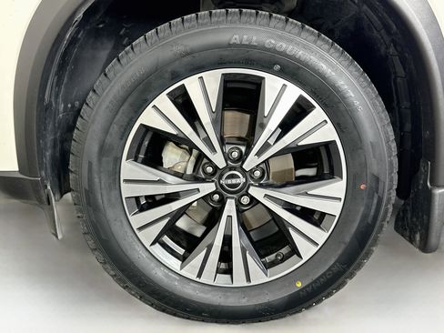 Used 2023 Nissan Rogue SV FWD image 11