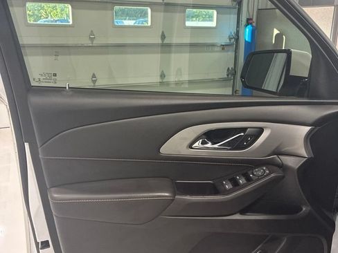 Used 2020 Chevrolet Traverse LT FWD image 16