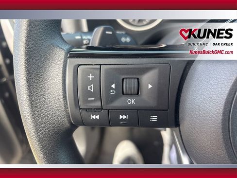 Used 2023 Nissan Rogue SV image 17