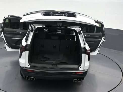 Used 2024 Chevrolet Traverse LS FWD image 36