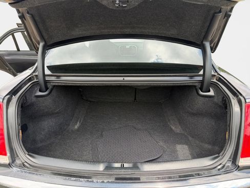 Used 2018 Chrysler 300 Touring RWD image 24