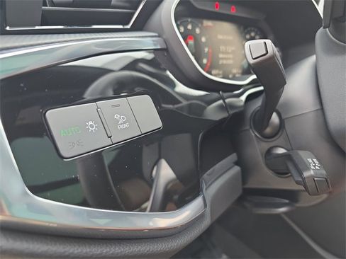 Used 2025 Audi Q3 2.0T Premium w/ Convenience Package image 29