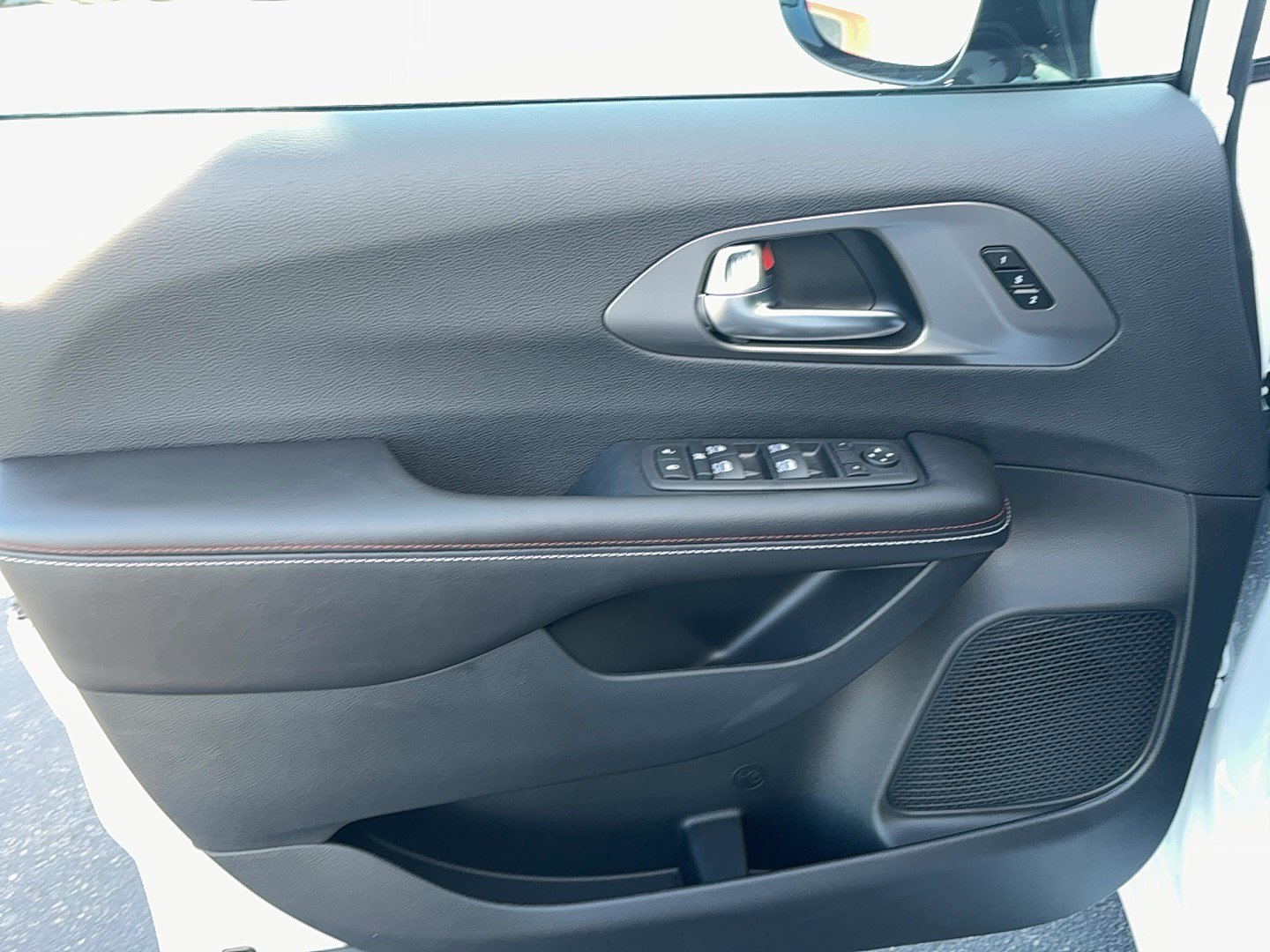 New 2027 Chrysler Pacifica Select AWD/4WD image 13