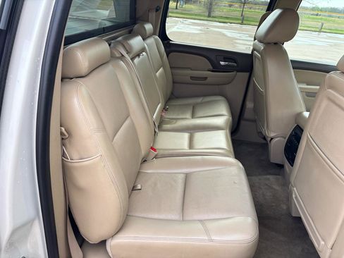 Used 2011 Chevrolet Avalanche LTZ image 9