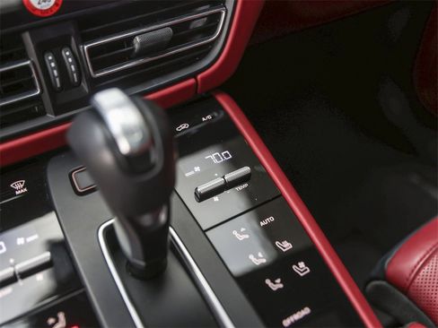 Certified 2023 Porsche Macan S image 28