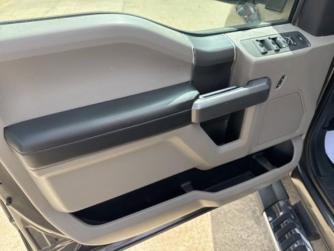 Used 2017 Ford F250 XLT w/ XLT Premium Package image 7