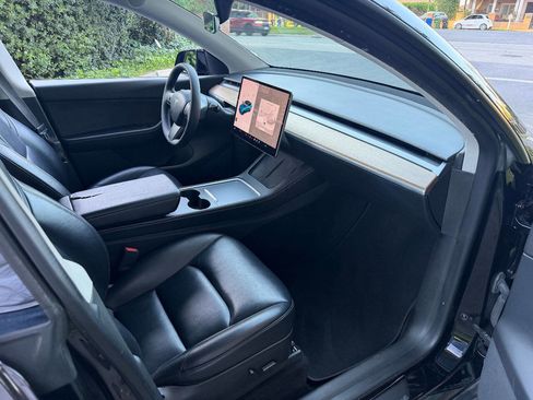 Used 2022 Tesla Model Y Long Range image 26