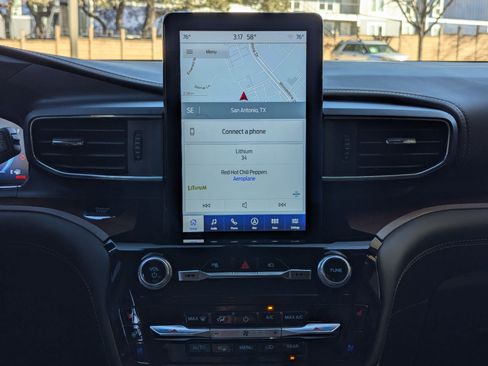 Used 2023 Ford Explorer King Ranch w/ Technology Package image 19