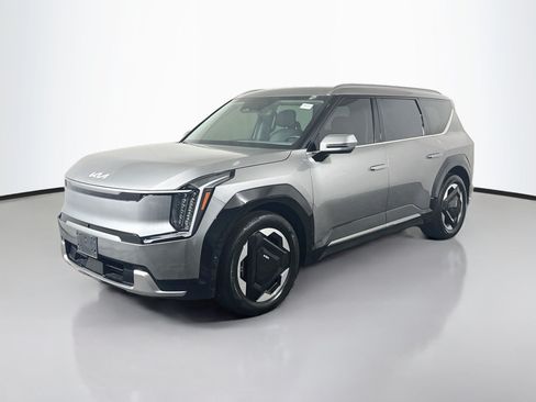 Used 2024 Kia EV9 Land AWD/4WD image 4