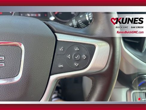 Used 2023 GMC Acadia SLT image 17