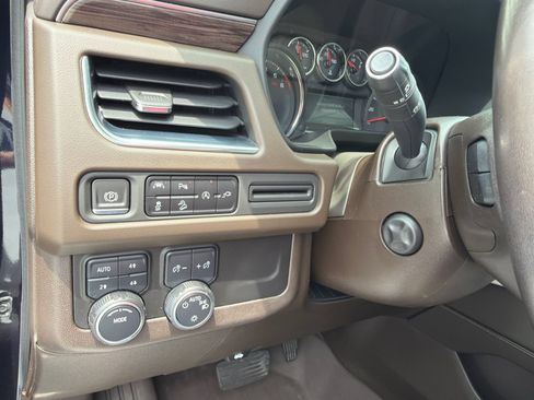 Used 2021 Chevrolet Tahoe Z71 w/ Luxury Package AWD/4WD image 32