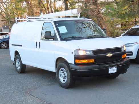 Used 2019 Chevrolet Express 3500 w/ Driver Convenience Package image 7