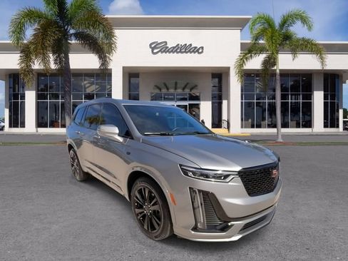 Certified 2024 Cadillac XT6 Premium Luxury FWD image 2