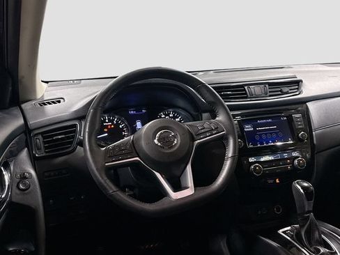 Used 2018 Nissan Rogue SV AWD/4WD image 12