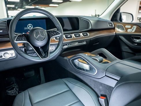 Used 2024 Mercedes-Benz GLE 350 4MATIC w/ AMG Line Exterior image 41