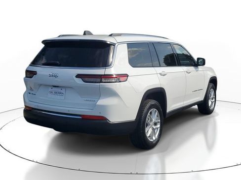 Used 2021 Jeep Grand Cherokee L Laredo w/ Luxury Tech Group I AWD/4WD image 4