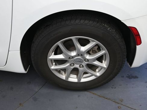 Used 2024 Chrysler Pacifica Touring-L FWD image 14