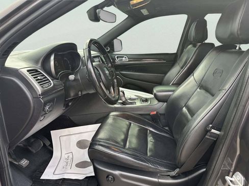 Used 2018 Jeep Grand Cherokee Overland AWD/4WD image 9