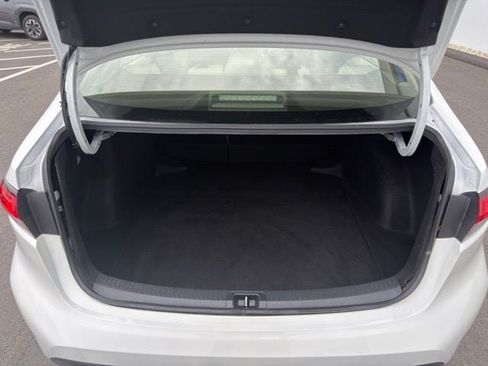 Used 2022 Toyota Corolla LE FWD image 25